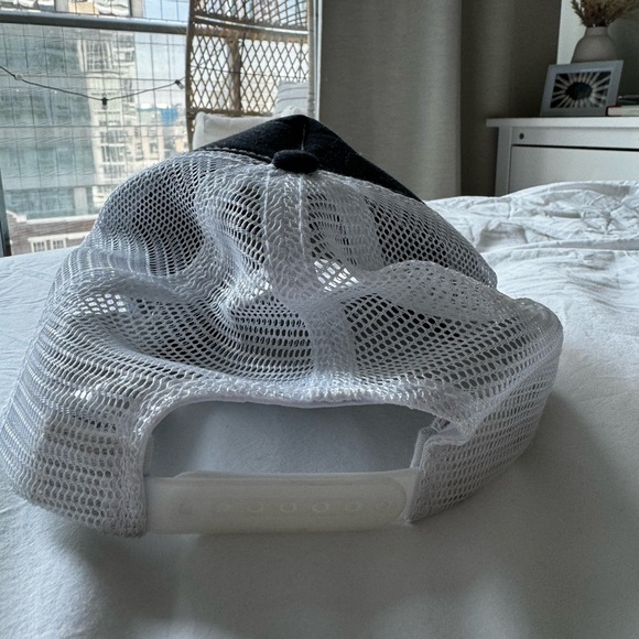 1989 World Tour Trucker Hat - Picture 2 of 2